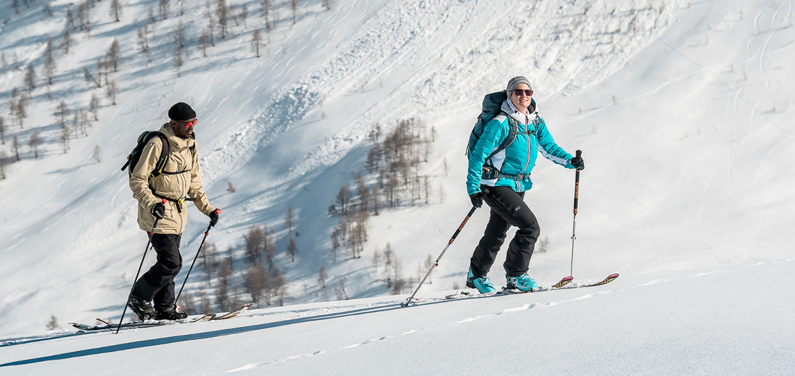 Deux skieurs en ski de randonnée sur la piste Palafoulée de Tignes