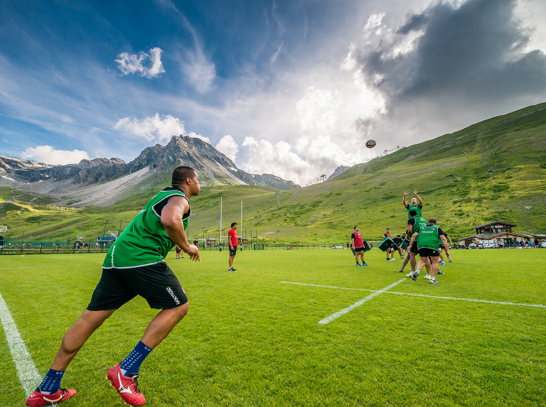 Equipe de rugby s'entrainant à Tignes