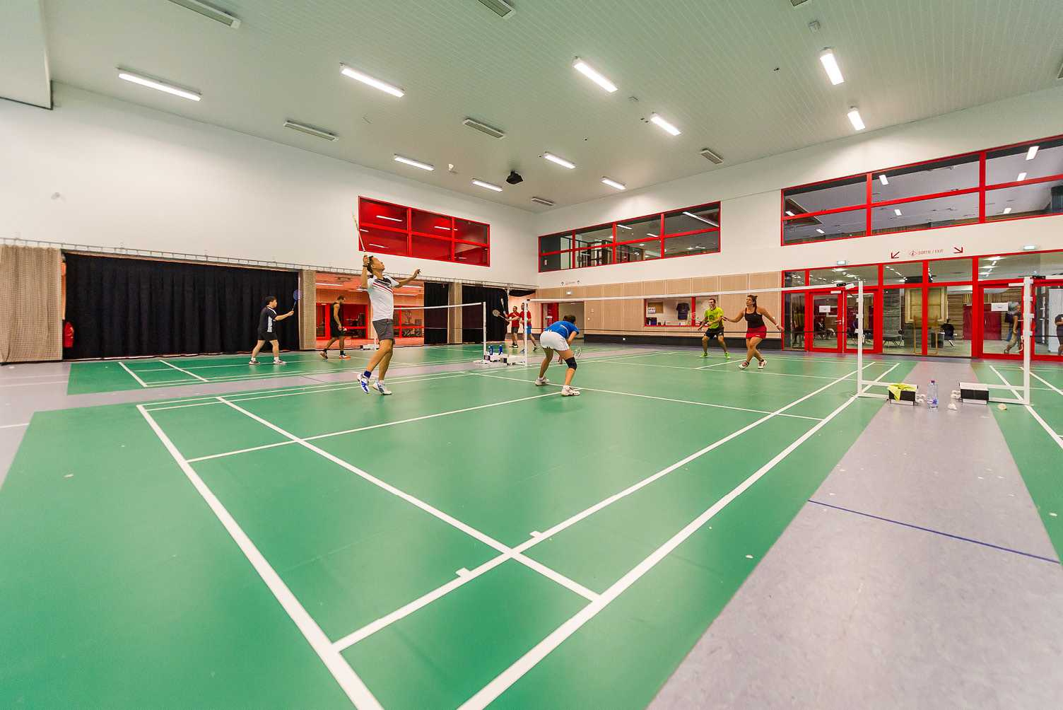 Partie de badminton en famille à Tignespace