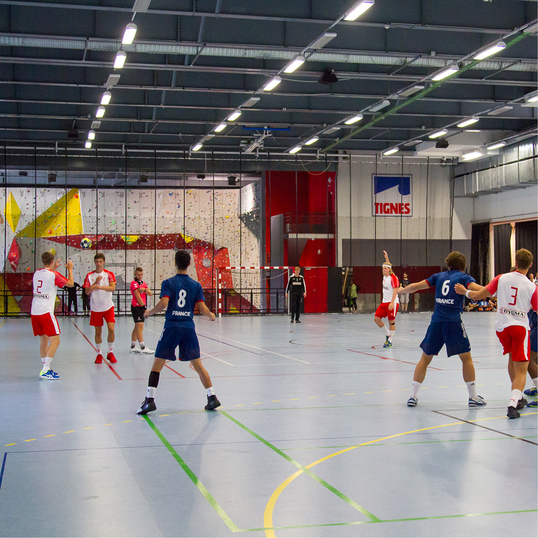 Match de Handball à Tignes sur le plateau sportif de Tignespace