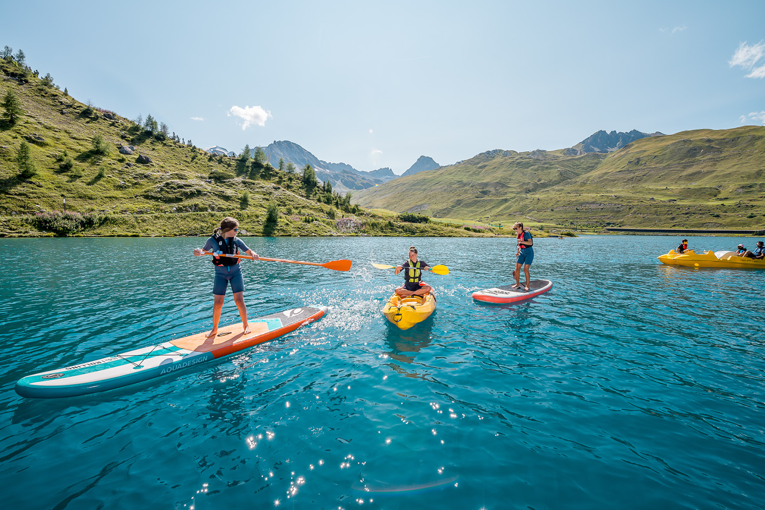 Paddle sur le lac de Tignes en famille