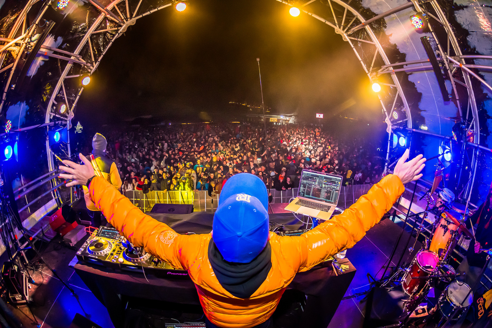 DJ sur le front de neige de Tignes le Lac