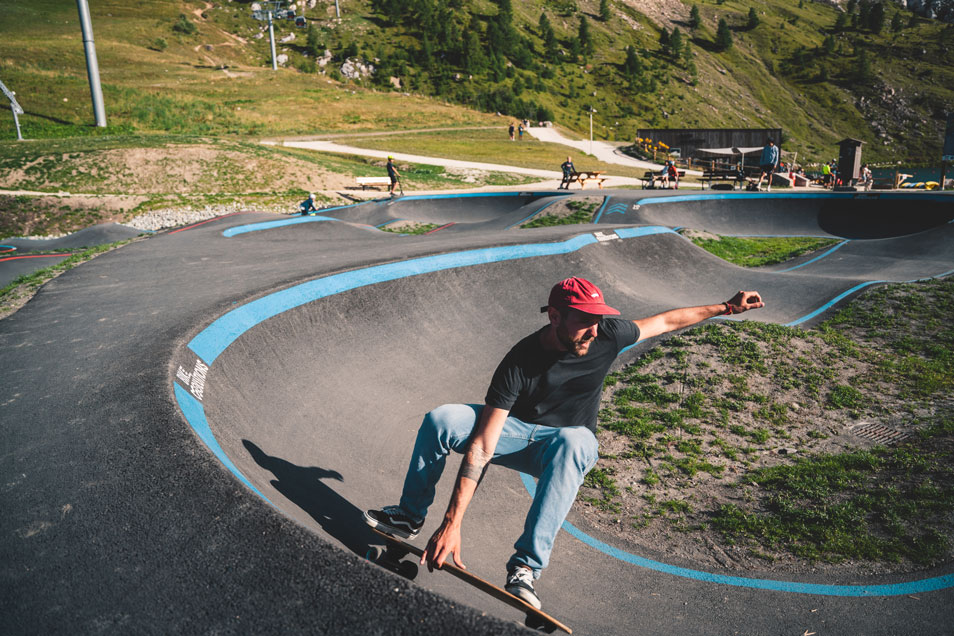 Skateur sur la Pumptrack de Tignes