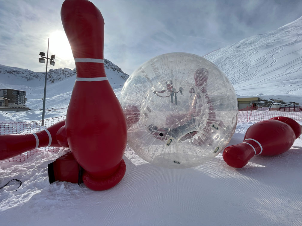 Bowling humain sur neige - Tignes