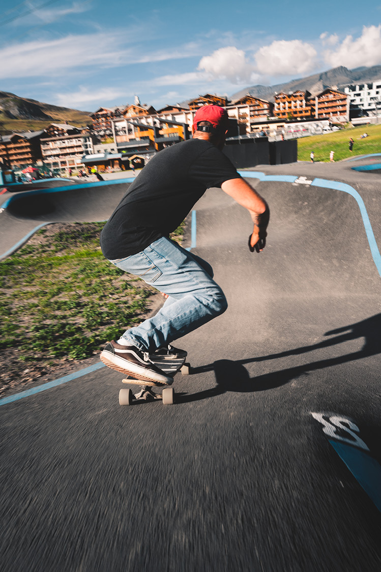 Skateur sur la Pump Track de Tignes