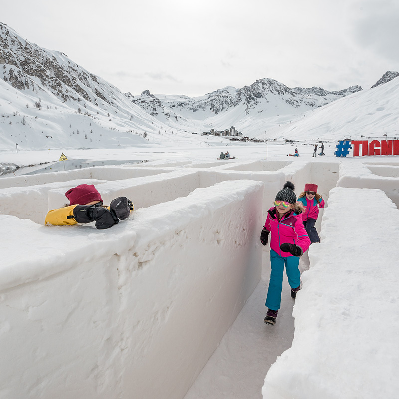 Jeux d'enfants sur neige à Tignes