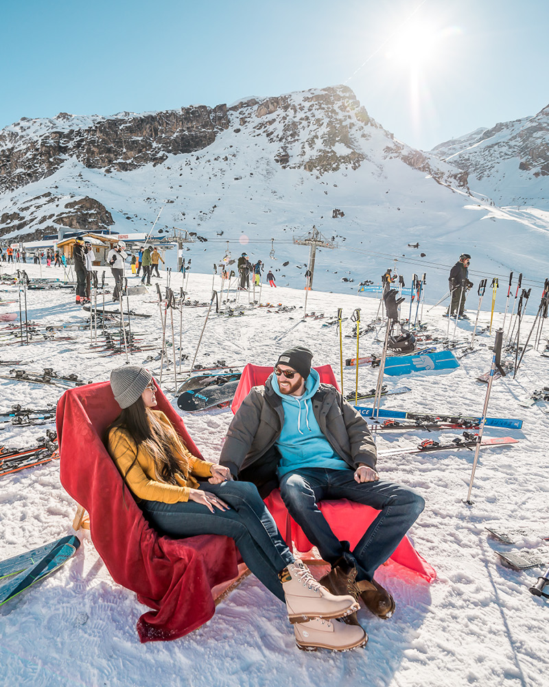 Piéton au restaurant d'altitude à Tignes