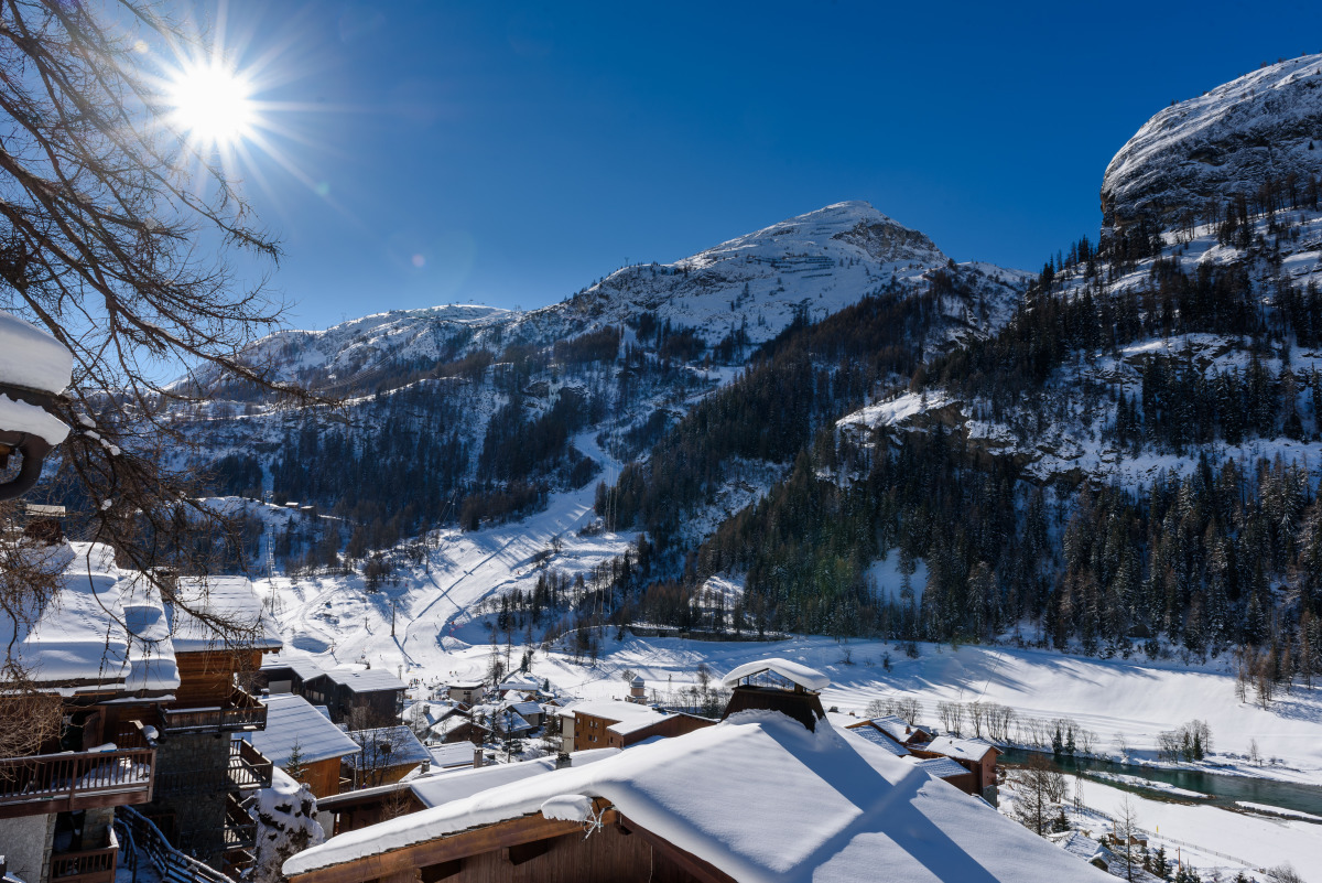 Village de Tignes Les Brévières sous la neige 