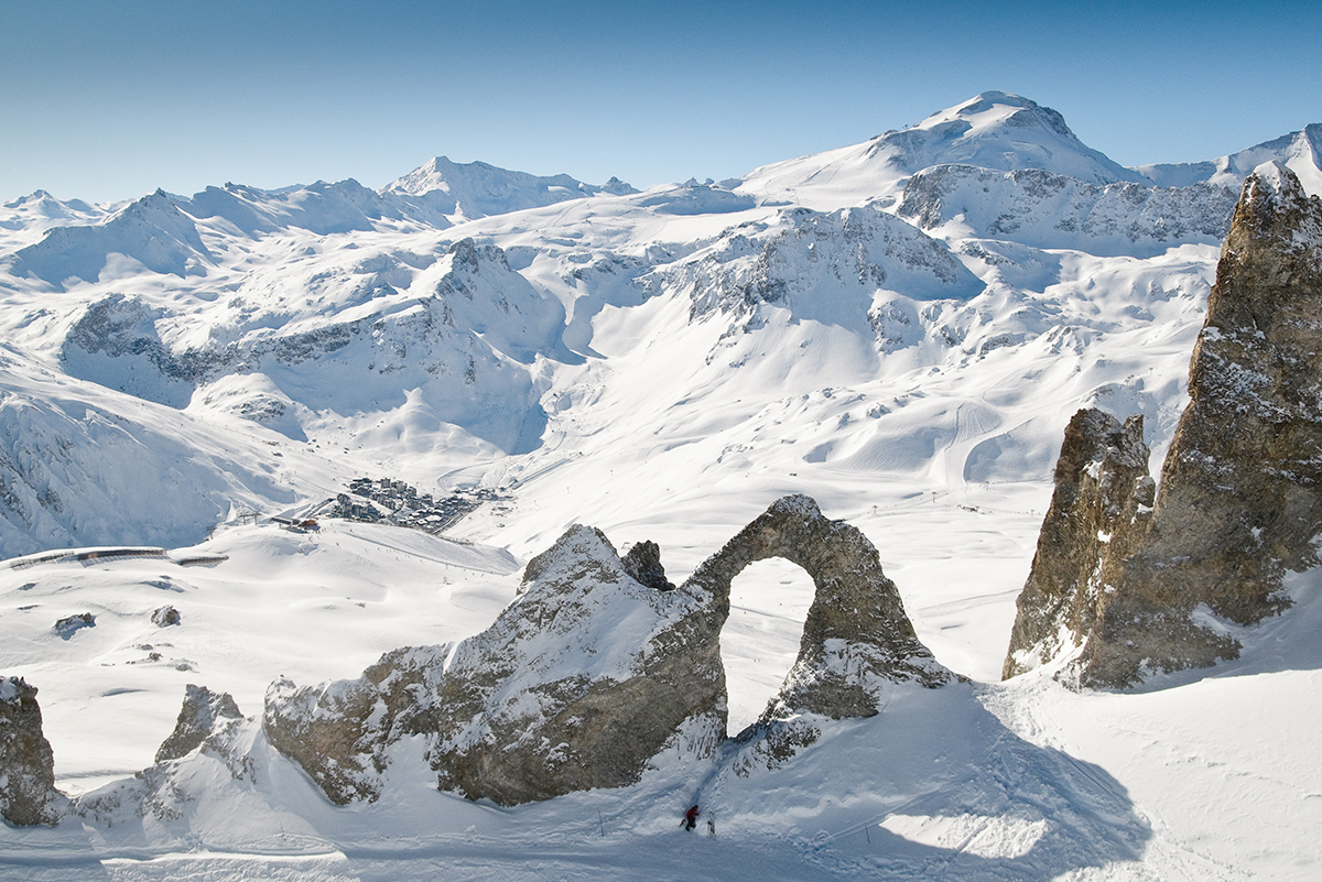 Aiguille Percé sur le domaine de Tignes avec vue sur la Grande Motte