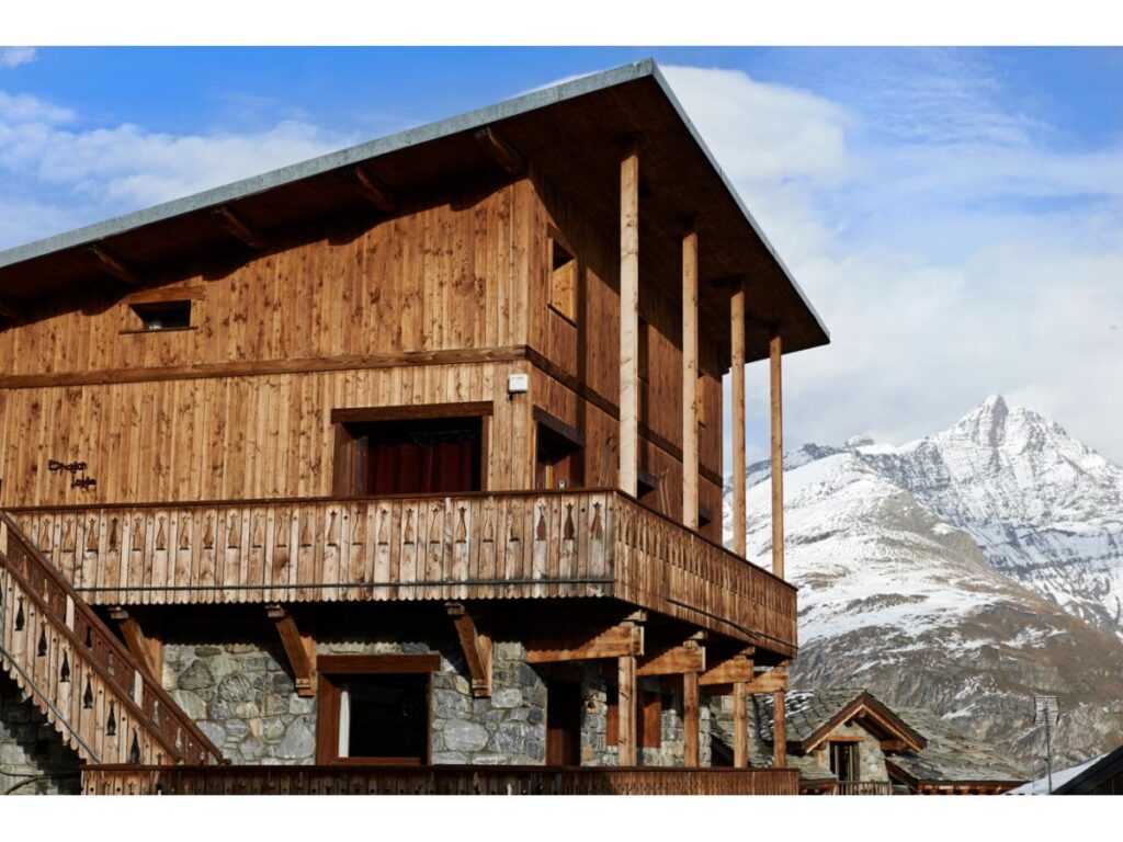 Dragon Mountains ltd (ta Dragon Lodge)